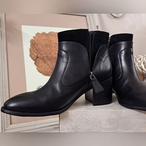 Johnston & Murphy  Leather Kid Suede Ankle Bootie Womens US10 Black